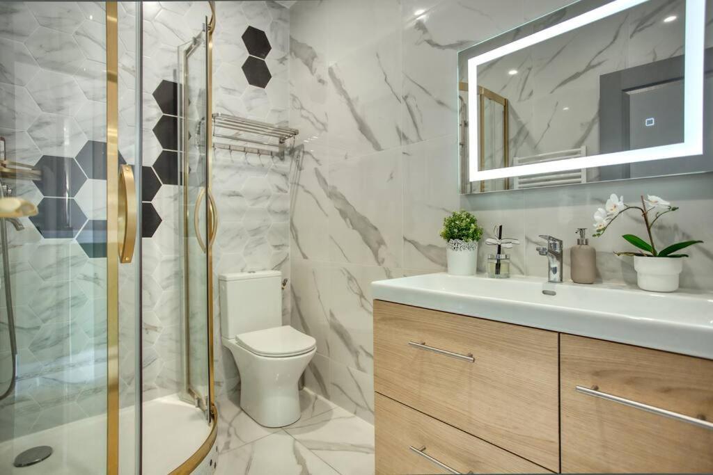 Charming Apart New 2 Bedrooms With Aircon Paris Exterior photo