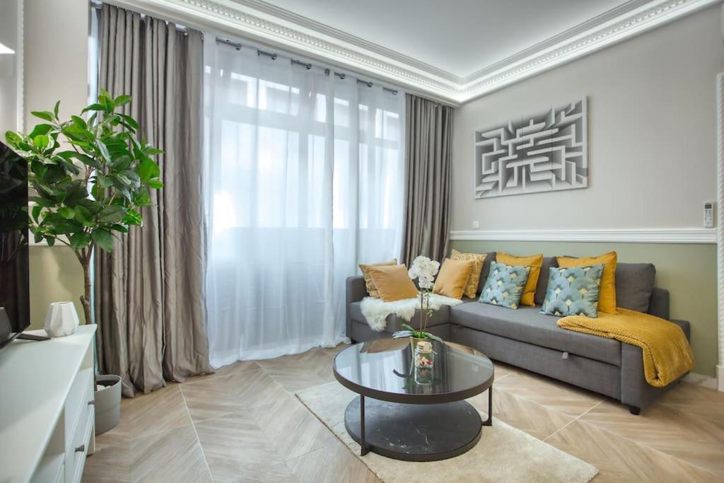 Charming Apart New 2 Bedrooms With Aircon Paris Exterior photo